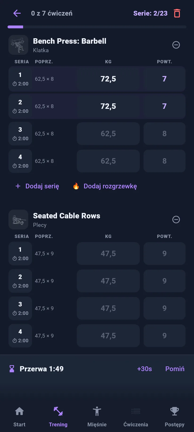 Trwający trening w Kilogain z seriami, ciężarem i powtórzeniami